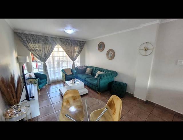 2 BEDROOM TOWNHOUSE FOR SALE IN CASTLEVIEW